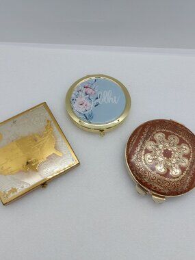 2 Vintage Gold Tone Empty Powder Compact & Compact Mirror One Marked Wadsworth